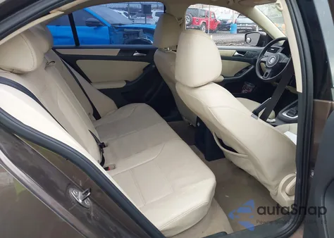 2011 Volkswagen Jetta 2.5L Se z USA, uszkodzony, nr VIN 3VWDX7AJ4BM056582